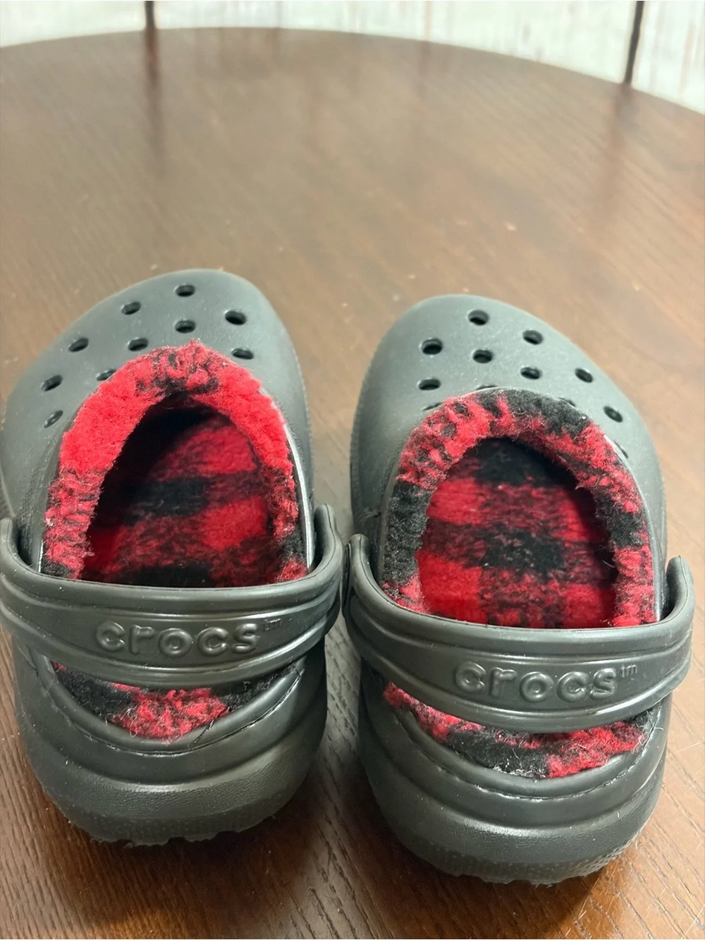 CROCS Kids Classic Lined Clog - Black with Red Plaid Lining Toddler C9